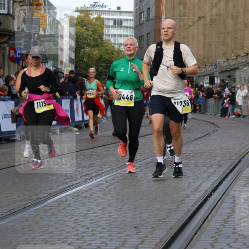 05.10.2025 - 20. swb-Marathon Bremen Strokosch-Dieckow http://msf.ph/oto/9256827 05.10.2025 11:03:26 Ziel 7199, 7776, 9224, 9225, 9308, 9486, 9498, 9850, 10446, 10963, 10995, 11103, 11124, 11150, 11236 meine-sportfotos.de