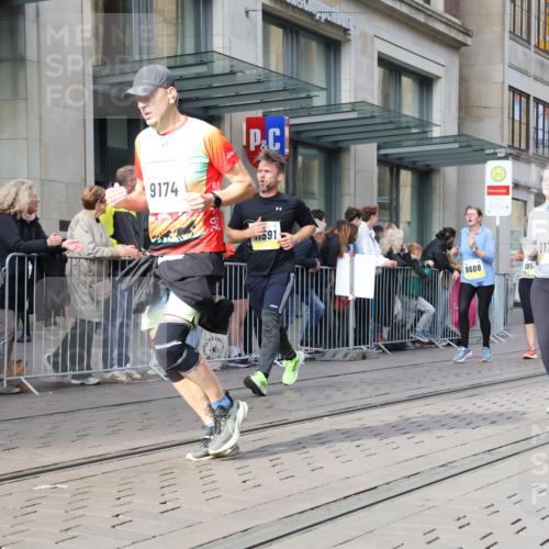 05.10.2025 - 20. swb-Marathon Bremen Strokosch-Dieckow http://msf.ph/oto/9256866 05.10.2025 10:58:02 Ziel 7077, 9174, 9330, 9433, 9462, 9608, 9820, 9913, 9952, 10055, 10084, 10261, 10285, 10368, 10398, 10408, 10513, 10586, 10786, 10988, 11049, 11181, 11184, 11291, 11495, 11562, 11591, 11608, 11700, 11724, 7077, 9174, 9330, 9433, 9462, 9608, 9820, 9913, 9952, 10055, 10084, 10261, 10285, 10368, 10398, 10408, 10513, 10586, 10786, 11562, 11608 meine-sportfotos.de