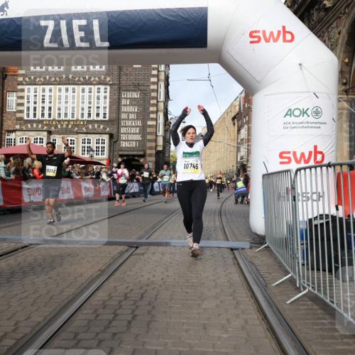 05.10.2025 - 20. swb-Marathon Bremen Yannick Fuchs http://msf.ph/oto/9256901 05.10.2025 10:55:39 Ziel 9492, 9722, 9856, 9902, 10111, 10256, 10262, 10745, 10757, 11025, 11197 meine-sportfotos.de