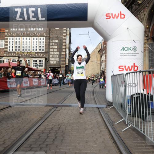 05.10.2025 - 20. swb-Marathon Bremen Yannick Fuchs http://msf.ph/oto/9256910 05.10.2025 10:55:40 Ziel 9492, 9720, 9722, 9856, 9902, 10107, 10111, 10195, 10262, 10745, 10757, 11025, 11197 meine-sportfotos.de
