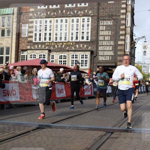 05.10.2025 - 20. swb-Marathon Bremen Yannick Fuchs http://msf.ph/oto/9257000 05.10.2025 10:55:42 Ziel 7165, 9492, 9720, 9856, 10107, 10111, 10195, 10262, 10745, 10755, 10757, 11025, 11197, 11588 meine-sportfotos.de
