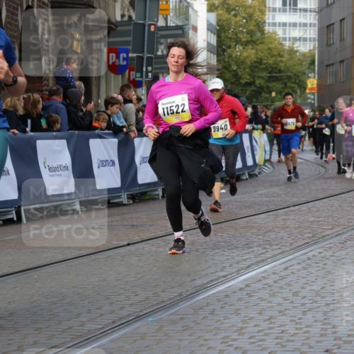 05.10.2025 - 20. swb-Marathon Bremen Strokosch-Dieckow http://msf.ph/oto/9257006 05.10.2025 11:03:33 Ziel 7199, 9486, 9498, 9850, 9940, 10213, 10478, 10711, 10713, 11522 meine-sportfotos.de