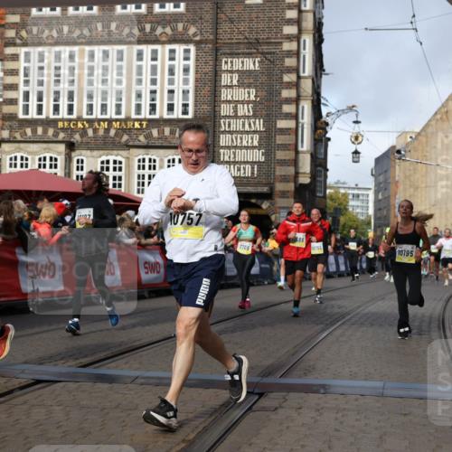 05.10.2025 - 20. swb-Marathon Bremen Yannick Fuchs http://msf.ph/oto/9257024 05.10.2025 10:55:43 Ziel 7165, 9195, 9492, 9720, 9856, 10107, 10111, 10195, 10262, 10475, 10745, 10755, 10757, 11025, 11197, 11588 meine-sportfotos.de