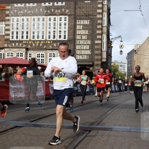 05.10.2025 - 20. swb-Marathon Bremen Yannick Fuchs http://msf.ph/oto/9257030 05.10.2025 10:55:43 Ziel 7165, 9195, 9492, 9720, 9856, 10107, 10111, 10195, 10262, 10475, 10745, 10755, 10757, 11025, 11197, 11588 meine-sportfotos.de