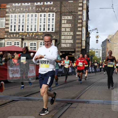 05.10.2025 - 20. swb-Marathon Bremen Yannick Fuchs http://msf.ph/oto/9257039 05.10.2025 10:55:43 Ziel 7165, 9195, 9492, 9720, 9856, 10107, 10111, 10195, 10262, 10475, 10745, 10755, 10757, 11025, 11197, 11588 meine-sportfotos.de