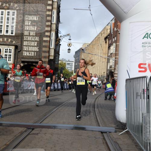 05.10.2025 - 20. swb-Marathon Bremen Yannick Fuchs http://msf.ph/oto/9257076 05.10.2025 10:55:43 Ziel 7165, 9195, 9492, 9720, 9856, 10107, 10111, 10195, 10262, 10475, 10745, 10755, 10757, 11025, 11197, 11588 meine-sportfotos.de