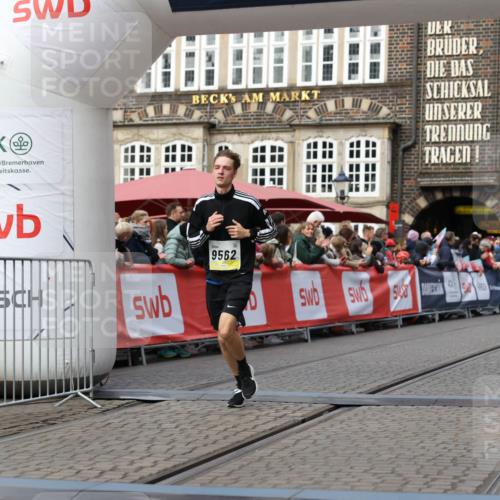 05.10.2025 - 20. swb-Marathon Bremen Yannick Fuchs http://msf.ph/oto/9257255 05.10.2025 10:47:12 Ziel 9413, 9562, 10452, 10509, 10789 meine-sportfotos.de