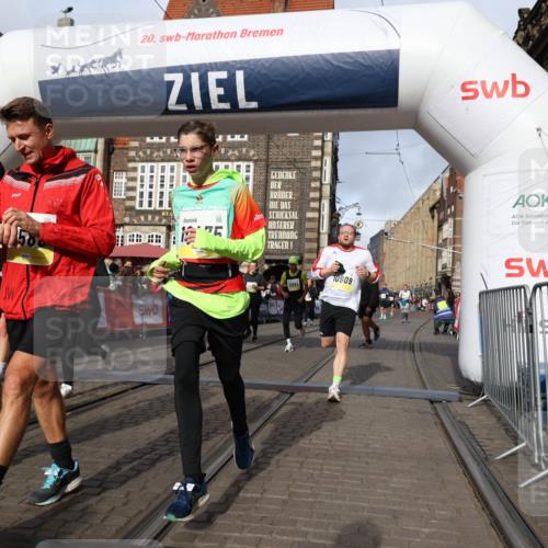 05.10.2025 - 20. swb-Marathon Bremen Yannick Fuchs http://msf.ph/oto/9257258 05.10.2025 10:55:47 Ziel 7165, 9195, 9197, 9492, 9720, 10088, 10107, 10195, 10262, 10475, 10755, 10757, 10909, 11081, 11586, 11588 meine-sportfotos.de