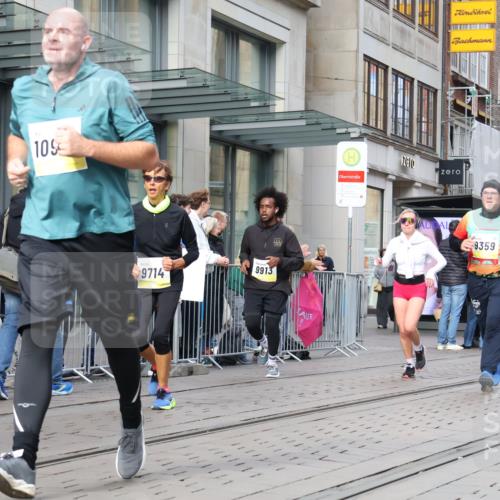 05.10.2025 - 20. swb-Marathon Bremen Strokosch-Dieckow http://msf.ph/oto/9257296 05.10.2025 10:58:18 Ziel 7163, 8585, 9346, 9359, 9370, 9430, 9433, 9472, 9529, 9540, 9622, 9714, 9766, 9820, 9913, 10049, 10055, 10261, 10263, 10285, 10408, 10513, 10527, 10561, 10591, 10679, 10871, 10936, 10988, 11078, 11181, 11290, 11291, 11591, 11651, 11700, 7163, 8585, 9346, 9359, 9370, 9430, 9433, 9472, 9529, 9540, 9622, 9714, 9766, 9820, 9913, 10049, 10055, 10261, 10263, 10285, 10408, 10513, 10527, 10561, 10591, 10679, 11290, 11651 meine-sportfotos.de
