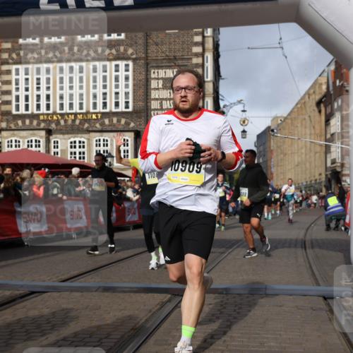 05.10.2025 - 20. swb-Marathon Bremen Yannick Fuchs http://msf.ph/oto/9257306 05.10.2025 10:55:48 Ziel 7165, 9195, 9197, 9492, 9720, 10088, 10107, 10195, 10323, 10475, 10755, 10757, 10909, 11081, 11586, 11588 meine-sportfotos.de