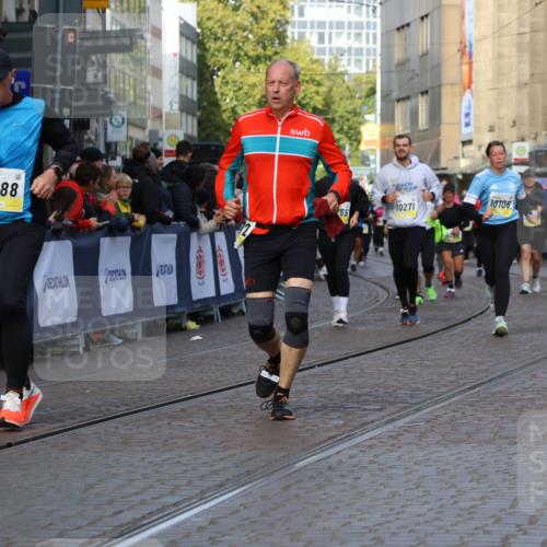 05.10.2025 - 20. swb-Marathon Bremen Strokosch-Dieckow http://msf.ph/oto/9257387 05.10.2025 11:03:50 Ziel 7788, 9241, 9379, 9571, 10106, 10238, 10265, 10271, 11039, 11272, 11306 meine-sportfotos.de