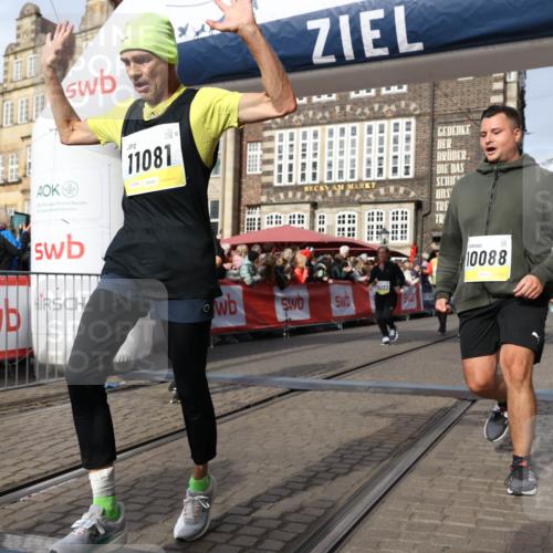 05.10.2025 - 20. swb-Marathon Bremen Yannick Fuchs http://msf.ph/oto/9257403 05.10.2025 10:55:50 Ziel 7165, 9195, 9197, 9621, 9720, 9882, 10088, 10107, 10195, 10287, 10323, 10475, 10755, 10800, 10909, 11081, 11586, 11588, 11624 meine-sportfotos.de