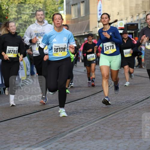 05.10.2025 - 20. swb-Marathon Bremen Strokosch-Dieckow http://msf.ph/oto/9257409 05.10.2025 11:03:52 Ziel 7788, 9241, 9379, 9571, 10106, 10265, 10271, 11039, 11183, 11272, 11609 meine-sportfotos.de