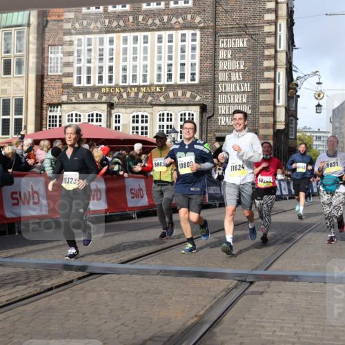 05.10.2025 - 20. swb-Marathon Bremen Yannick Fuchs http://msf.ph/oto/9257453 05.10.2025 10:55:52 Ziel 7165, 9195, 9197, 9621, 9882, 10088, 10253, 10287, 10323, 10385, 10475, 10653, 10755, 10800, 10909, 11081, 11249, 11586, 11588, 11624 meine-sportfotos.de