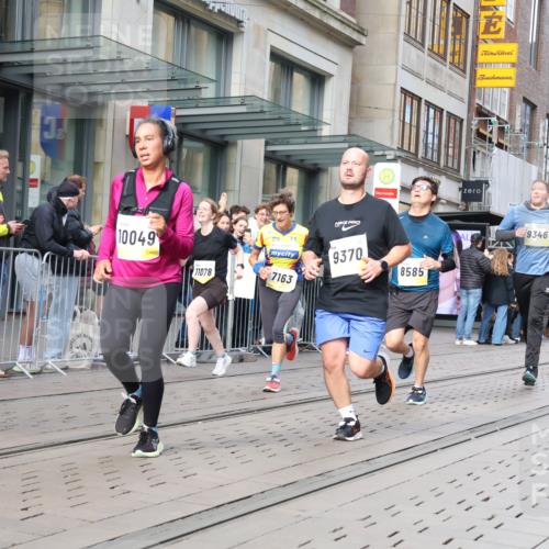 05.10.2025 - 20. swb-Marathon Bremen Strokosch-Dieckow http://msf.ph/oto/9257456 05.10.2025 10:58:23 Ziel 7163, 8585, 9346, 9349, 9359, 9370, 9430, 9472, 9518, 9529, 9540, 9542, 9622, 9714, 9766, 9913, 10049, 10055, 10080, 10261, 10263, 10285, 10408, 10513, 10527, 10560, 10561, 10591, 10679, 10871, 10936, 10988, 11078, 11290, 11483, 11612, 11651, 7163, 8585, 9346, 9349, 9359, 9370, 9430, 9472, 9518, 9529, 9540, 9542, 9622, 9714, 9766, 9913, 10049, 10055, 10080, 10261, 10263, 10285, 10408, 10513, 10527, 10560, 10561, 10591, 10679, 11290, 11483, 11612, 11651 meine-sportfotos.de