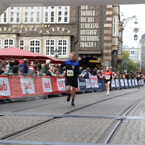05.10.2025 - 20. swb-Marathon Bremen Yannick Fuchs http://msf.ph/oto/9257470 05.10.2025 10:47:19 Ziel 9411, 9546, 9711 meine-sportfotos.de