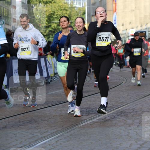05.10.2025 - 20. swb-Marathon Bremen Strokosch-Dieckow http://msf.ph/oto/9257498 05.10.2025 11:03:53 Ziel 7788, 9241, 9379, 9571, 10106, 10265, 10271, 11039, 11183, 11272, 11609 meine-sportfotos.de