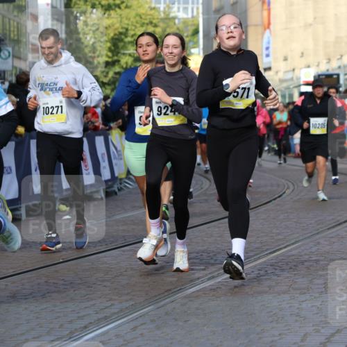 05.10.2025 - 20. swb-Marathon Bremen Strokosch-Dieckow http://msf.ph/oto/9257524 05.10.2025 11:03:54 Ziel 7788, 9241, 9379, 9571, 10106, 10265, 10271, 11039, 11183, 11272, 11609 meine-sportfotos.de
