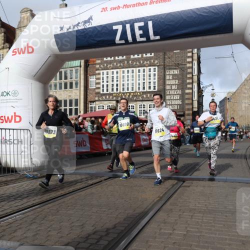 05.10.2025 - 20. swb-Marathon Bremen Yannick Fuchs http://msf.ph/oto/9257540 05.10.2025 10:55:52 Ziel 7165, 9195, 9197, 9621, 9882, 10088, 10253, 10287, 10323, 10385, 10475, 10653, 10755, 10800, 10909, 11081, 11249, 11586, 11588, 11624 meine-sportfotos.de