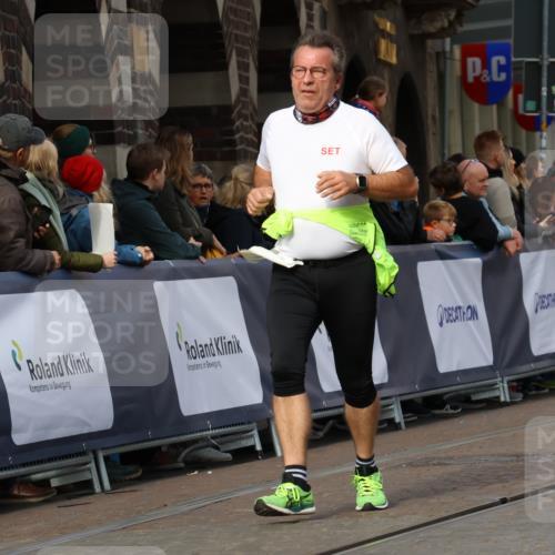 05.10.2025 - 20. swb-Marathon Bremen Strokosch-Dieckow http://msf.ph/oto/9257541 05.10.2025 11:03:58 Ziel 7123, 9379, 9398, 10205, 10265, 10271, 10551, 11183, 11609 meine-sportfotos.de