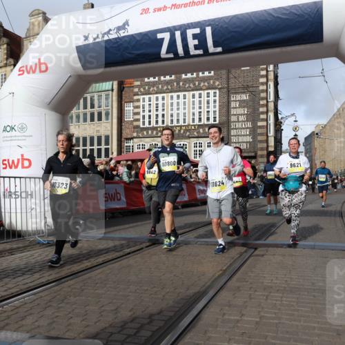 05.10.2025 - 20. swb-Marathon Bremen Yannick Fuchs http://msf.ph/oto/9257562 05.10.2025 10:55:52 Ziel 7165, 9195, 9197, 9621, 9882, 10088, 10253, 10287, 10323, 10385, 10475, 10653, 10755, 10800, 10909, 11081, 11249, 11586, 11588, 11624 meine-sportfotos.de