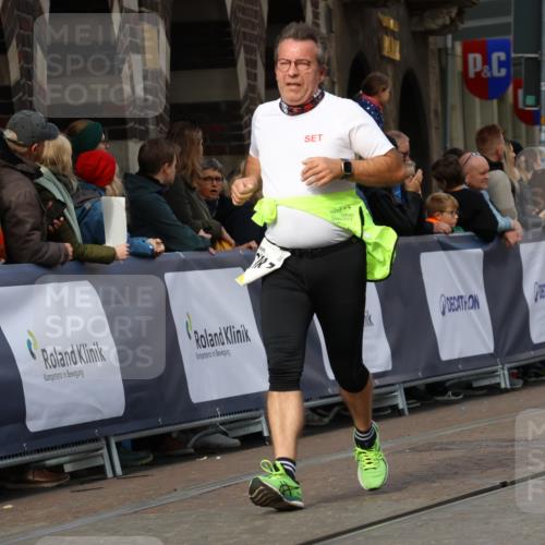 05.10.2025 - 20. swb-Marathon Bremen Strokosch-Dieckow http://msf.ph/oto/9257565 05.10.2025 11:03:58 Ziel 7123, 9379, 9398, 10205, 10265, 10271, 10551, 11183, 11609 meine-sportfotos.de