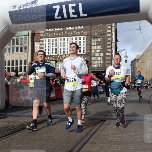 05.10.2025 - 20. swb-Marathon Bremen Yannick Fuchs http://msf.ph/oto/9257591 05.10.2025 10:55:53 Ziel 9195, 9197, 9521, 9621, 9882, 10088, 10253, 10287, 10323, 10385, 10475, 10653, 10800, 10909, 11081, 11249, 11586, 11624 meine-sportfotos.de