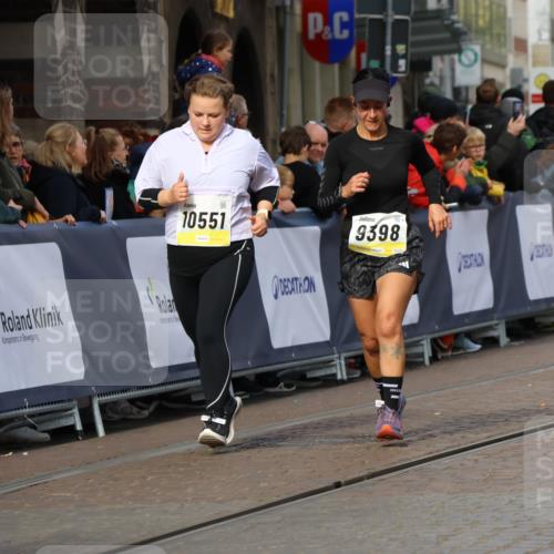 05.10.2025 - 20. swb-Marathon Bremen Strokosch-Dieckow http://msf.ph/oto/9257609 05.10.2025 11:03:59 Ziel 7123, 9275, 9398, 10205, 10265, 10271, 10551, 11183, 11609, 11611 meine-sportfotos.de
