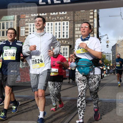 05.10.2025 - 20. swb-Marathon Bremen Yannick Fuchs http://msf.ph/oto/9257612 05.10.2025 10:55:53 Ziel 9195, 9197, 9521, 9621, 9882, 10088, 10253, 10287, 10323, 10385, 10475, 10653, 10800, 10909, 11081, 11249, 11586, 11624 meine-sportfotos.de