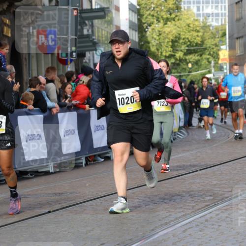 05.10.2025 - 20. swb-Marathon Bremen Strokosch-Dieckow http://msf.ph/oto/9257680 05.10.2025 11:04:00 Ziel 7123, 9275, 9398, 10205, 10265, 10271, 10551, 11183, 11609, 11611 meine-sportfotos.de