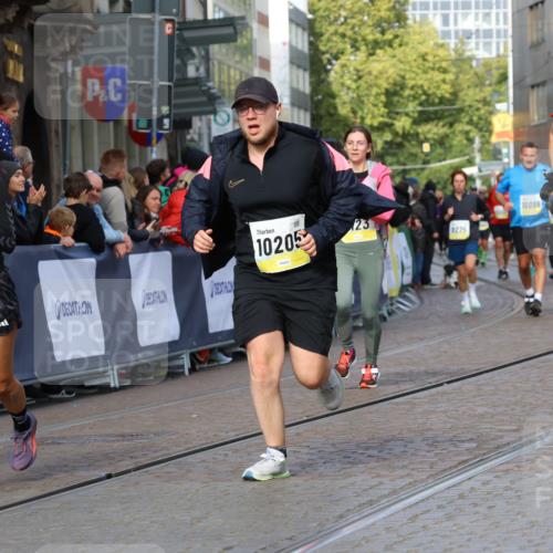 05.10.2025 - 20. swb-Marathon Bremen Strokosch-Dieckow http://msf.ph/oto/9257701 05.10.2025 11:04:00 Ziel 7123, 9275, 9398, 10205, 10265, 10271, 10551, 11183, 11609, 11611 meine-sportfotos.de