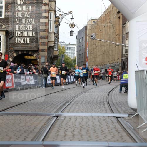05.10.2025 - 20. swb-Marathon Bremen Yannick Fuchs http://msf.ph/oto/9257702 05.10.2025 10:47:26 Ziel 9411, 9670, 9711 meine-sportfotos.de