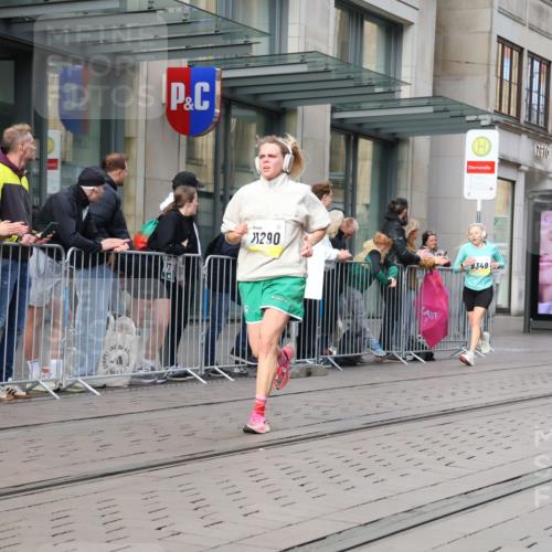 05.10.2025 - 20. swb-Marathon Bremen Strokosch-Dieckow http://msf.ph/oto/9257709 05.10.2025 10:58:33 Ziel 7163, 8585, 9346, 9349, 9370, 9518, 9540, 9542, 9601, 9622, 9714, 9847, 9977, 10080, 10263, 10357, 10560, 10561, 10588, 10591, 10594, 10607, 10679, 10871, 11078, 11290, 11483, 11612, 11651, 7163, 8585, 9346, 9349, 9370, 9518, 9540, 9542, 9601, 9622, 9714, 9847, 9977, 10080, 10263, 10357, 10560, 10561, 10588, 10591, 10594, 10607, 10679, 11290, 11483, 11612, 11651 meine-sportfotos.de