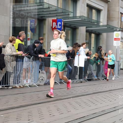 05.10.2025 - 20. swb-Marathon Bremen Strokosch-Dieckow http://msf.ph/oto/9257719 05.10.2025 10:58:33 Ziel 7163, 8585, 9346, 9349, 9370, 9518, 9540, 9542, 9601, 9622, 9714, 9847, 9977, 10080, 10263, 10357, 10560, 10561, 10588, 10591, 10594, 10607, 10679, 10871, 11078, 11290, 11483, 11612, 11651, 7163, 8585, 9346, 9349, 9370, 9518, 9540, 9542, 9601, 9622, 9714, 9847, 9977, 10080, 10263, 10357, 10560, 10561, 10588, 10591, 10594, 10607, 10679, 11290, 11483, 11612, 11651 meine-sportfotos.de