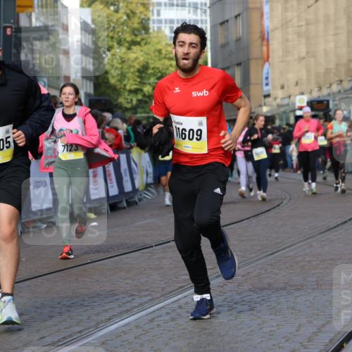 05.10.2025 - 20. swb-Marathon Bremen Strokosch-Dieckow http://msf.ph/oto/9257725 05.10.2025 11:04:01 Ziel 7123, 9275, 9398, 10205, 10551, 11183, 11609, 11611 meine-sportfotos.de