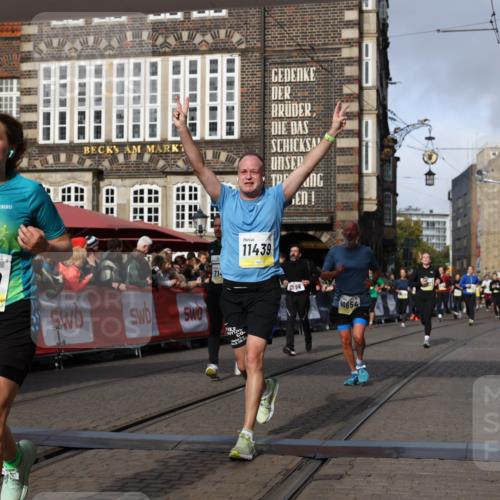 05.10.2025 - 20. swb-Marathon Bremen Yannick Fuchs http://msf.ph/oto/9257757 05.10.2025 10:56:01 Ziel 7147, 9521, 9871, 10253, 10385, 10610, 10653, 10654, 10921, 11052, 11249, 11439 meine-sportfotos.de