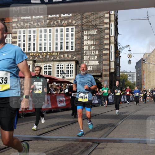 05.10.2025 - 20. swb-Marathon Bremen Yannick Fuchs http://msf.ph/oto/9257826 05.10.2025 10:56:02 Ziel 7147, 9521, 9871, 10253, 10385, 10610, 10654, 10921, 11052, 11439 meine-sportfotos.de