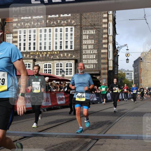 05.10.2025 - 20. swb-Marathon Bremen Yannick Fuchs http://msf.ph/oto/9257835 05.10.2025 10:56:02 Ziel 7147, 9521, 9871, 10253, 10385, 10610, 10654, 10921, 11052, 11439 meine-sportfotos.de