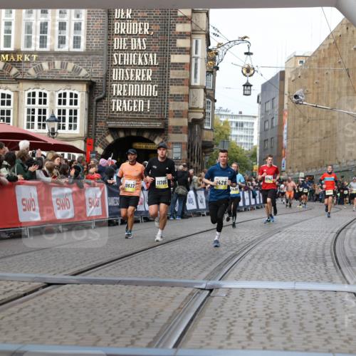 05.10.2025 - 20. swb-Marathon Bremen Yannick Fuchs http://msf.ph/oto/9257850 05.10.2025 10:47:28 Ziel 9428, 9670, 9711, 10637, 11705 meine-sportfotos.de
