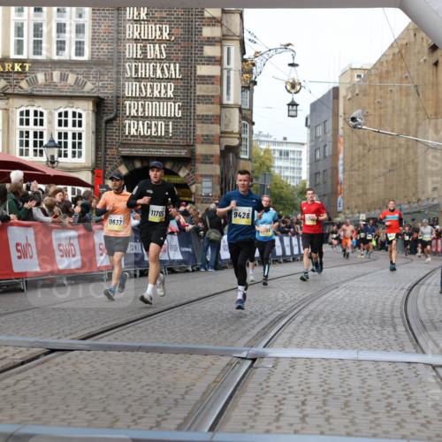05.10.2025 - 20. swb-Marathon Bremen Yannick Fuchs http://msf.ph/oto/9257885 05.10.2025 10:47:29 Ziel 9428, 9670, 9711, 10637, 10667, 11498, 11705 meine-sportfotos.de