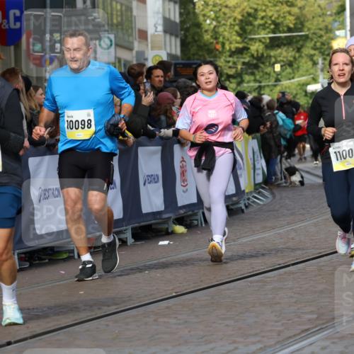 05.10.2025 - 20. swb-Marathon Bremen Strokosch-Dieckow http://msf.ph/oto/9257895 05.10.2025 11:04:07 Ziel 7123, 7789, 9275, 10098, 10853, 11001, 11077, 11102, 11611, 11685 meine-sportfotos.de