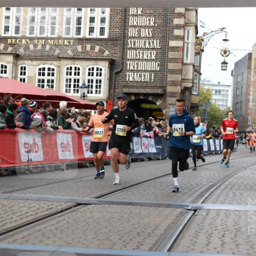 05.10.2025 - 20. swb-Marathon Bremen Yannick Fuchs http://msf.ph/oto/9257911 05.10.2025 10:47:30 Ziel 9428, 9670, 10637, 10667, 11498, 11705, 11742 meine-sportfotos.de