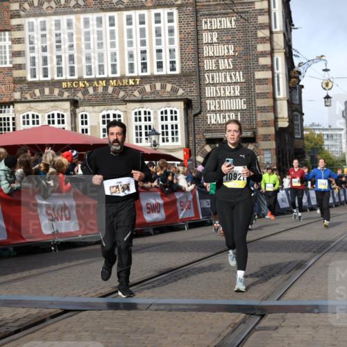 05.10.2025 - 20. swb-Marathon Bremen Yannick Fuchs http://msf.ph/oto/9257952 05.10.2025 10:56:04 Ziel 7147, 9871, 10610, 10654, 10758, 10921, 11052, 11439 meine-sportfotos.de