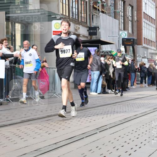 05.10.2025 - 20. swb-Marathon Bremen Strokosch-Dieckow http://msf.ph/oto/9257955 05.10.2025 10:58:42 Ziel 9219, 9349, 9508, 9518, 9542, 9601, 9692, 9847, 9977, 10039, 10080, 10143, 10353, 10357, 10560, 10588, 10594, 10607, 11290, 11483, 11612, 9219, 9349, 9508, 9518, 9542, 9601, 9692, 9847, 9977, 10039, 10080, 10143, 10353, 10357, 10560, 10588, 10594, 10607, 11290, 11483, 11612 meine-sportfotos.de