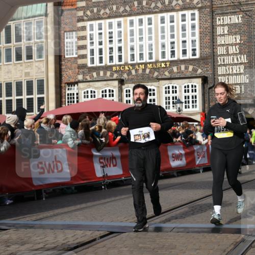 05.10.2025 - 20. swb-Marathon Bremen Yannick Fuchs http://msf.ph/oto/9257972 05.10.2025 10:56:04 Ziel 7147, 9871, 10610, 10654, 10758, 10921, 11052, 11439 meine-sportfotos.de