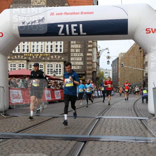 05.10.2025 - 20. swb-Marathon Bremen Yannick Fuchs http://msf.ph/oto/9257990 05.10.2025 10:47:31 Ziel 9244, 9428, 9670, 10637, 10667, 10951, 11498, 11705, 11742 meine-sportfotos.de