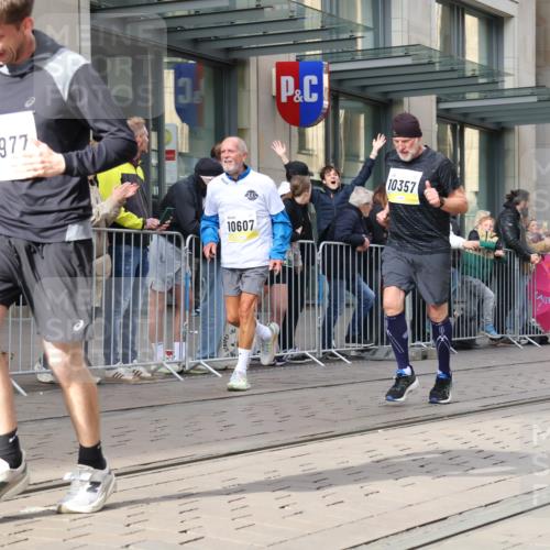 05.10.2025 - 20. swb-Marathon Bremen Strokosch-Dieckow http://msf.ph/oto/9258006 05.10.2025 10:58:43 Ziel 9219, 9349, 9508, 9518, 9542, 9601, 9692, 9847, 9977, 10039, 10080, 10143, 10274, 10353, 10357, 10560, 10588, 10594, 10607, 11483, 11612, 9219, 9349, 9508, 9518, 9542, 9601, 9692, 9847, 9977, 10039, 10080, 10143, 10274, 10353, 10357, 10560, 10588, 10594, 10607, 11483, 11612 meine-sportfotos.de
