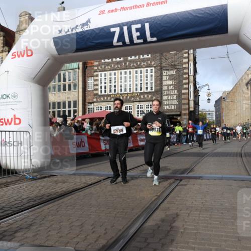 05.10.2025 - 20. swb-Marathon Bremen Yannick Fuchs http://msf.ph/oto/9258020 05.10.2025 10:56:05 Ziel 7147, 9871, 10015, 10610, 10654, 10758, 10921, 11052, 11148, 11439 meine-sportfotos.de