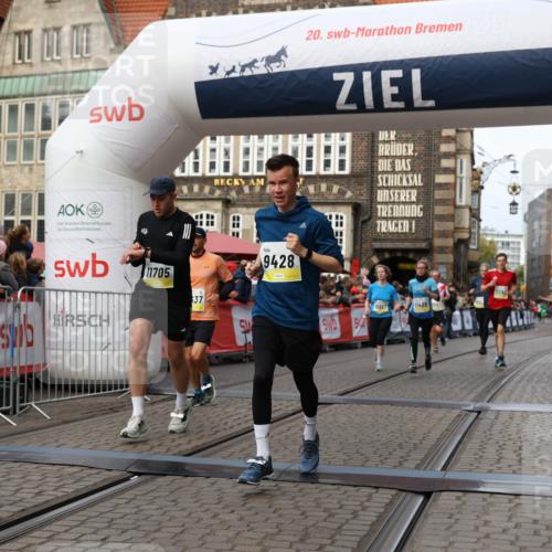 05.10.2025 - 20. swb-Marathon Bremen Yannick Fuchs http://msf.ph/oto/9258027 05.10.2025 10:47:31 Ziel 9244, 9428, 9670, 10637, 10667, 10951, 11498, 11705, 11742 meine-sportfotos.de