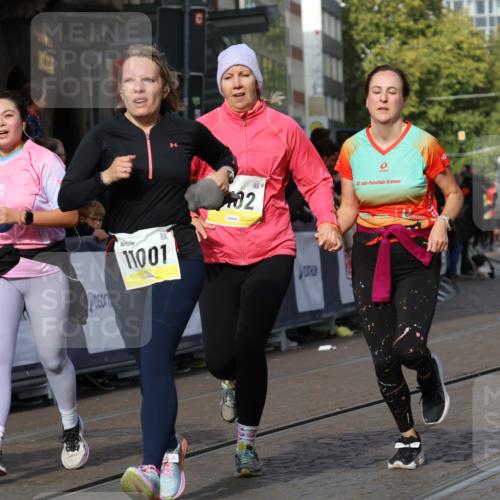 05.10.2025 - 20. swb-Marathon Bremen Strokosch-Dieckow http://msf.ph/oto/9258028 05.10.2025 11:04:10 Ziel 7789, 9275, 9448, 10098, 10853, 11001, 11077, 11102, 11611, 11685 meine-sportfotos.de